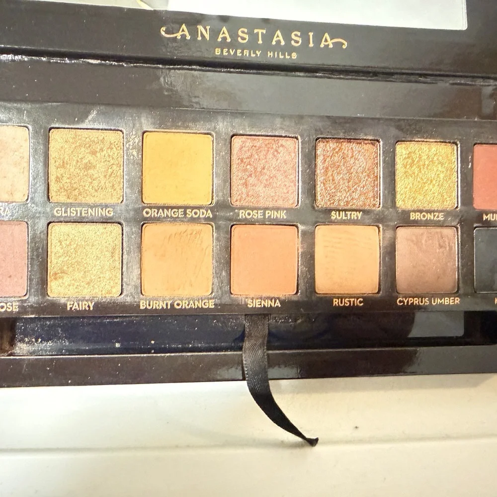 Anastasia Soft Glam Palette in Gold